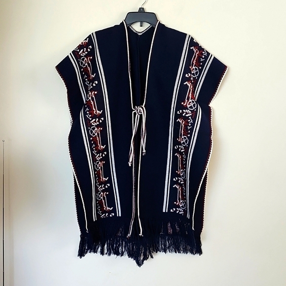 Poncho Shrug with front tie and fringe. - Picture 1 of 9